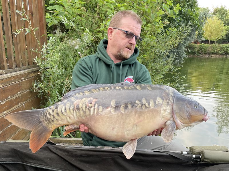 Neil Ash with a real stunner. A 26-08 Mirror from Grebe Lodge