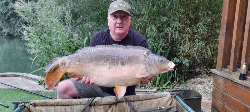 Kevin Lane with a 27-12 Cherry Springs Mirror