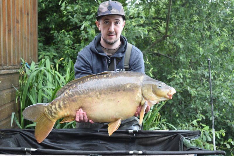 Stephen Martin with his second thirty of his visit. A 30-03 Mirror from Heron Lodge