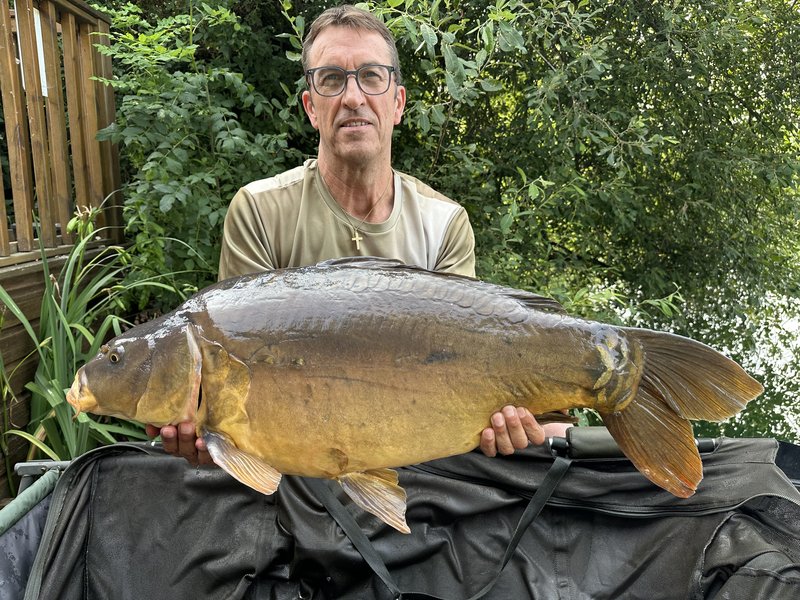 Stephen Mitchell with a 30-03 Mirror from Heron Lodge