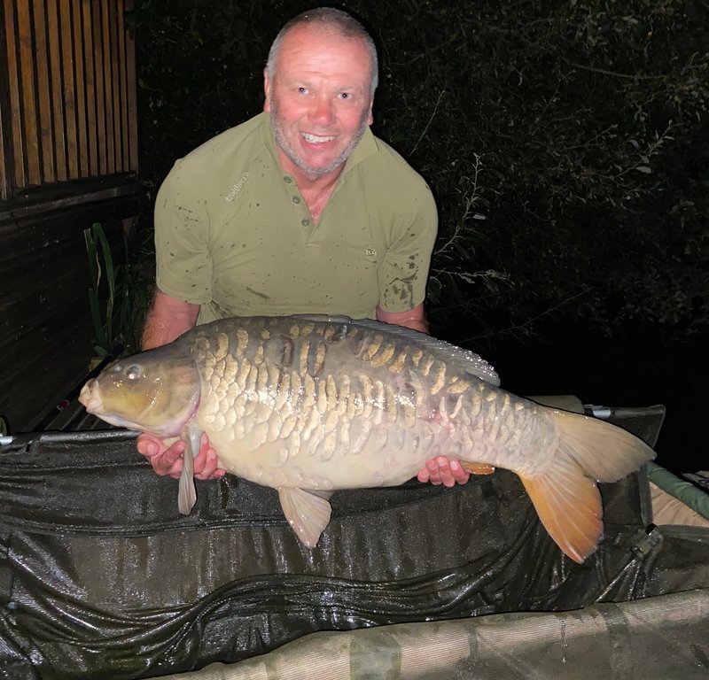 Rob Vickers with his new PB. A 36-02 Mirror from Heron Lodge