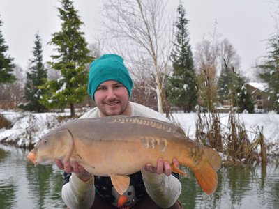 Adam Bowyer with a great trophy shot. An 18-08 Mirror in the snow!