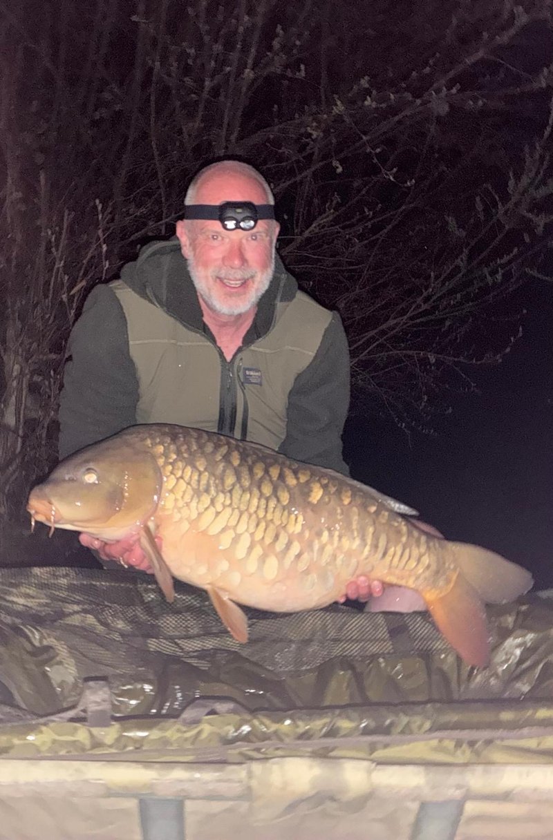 Colin Hunsley with his second Cherry Lake thirty, a fully scaled Mirror of 31-11 from Grebe Lodge