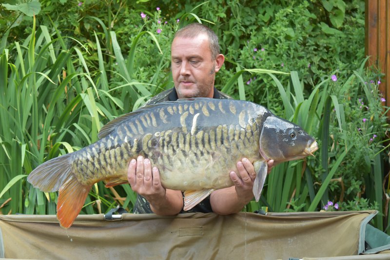 Steve Keen with his first thirty from Cherry Lake. a lovely 31-08 Mirror