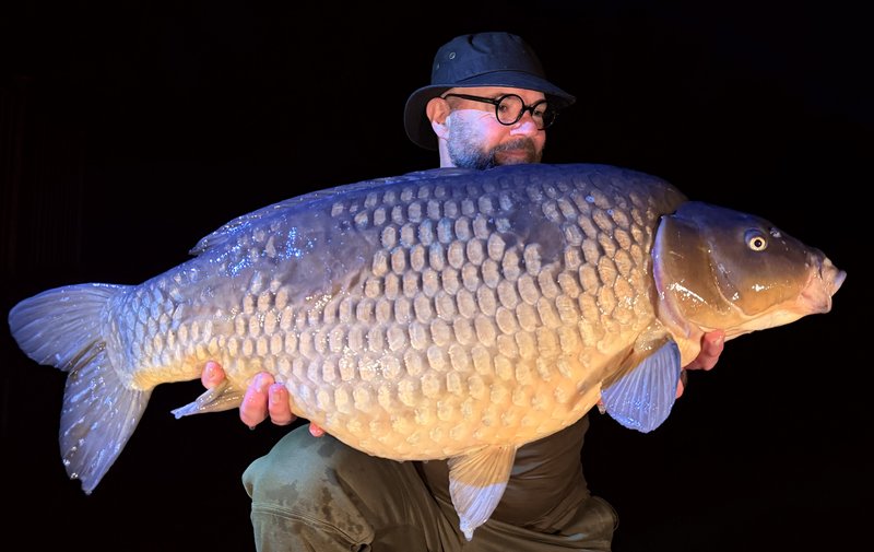 Gary Owen with a 35-04 Common from Pochard Lodge on Cherry Mere.