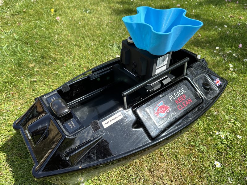 The new AT Technicat Systematic Bait Boat with Spreader