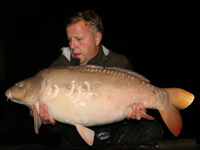 Paul Lee. 37lb Cherry Mere