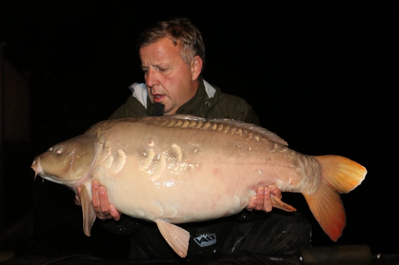 Paul Lee. 37lb Cherry Mere
