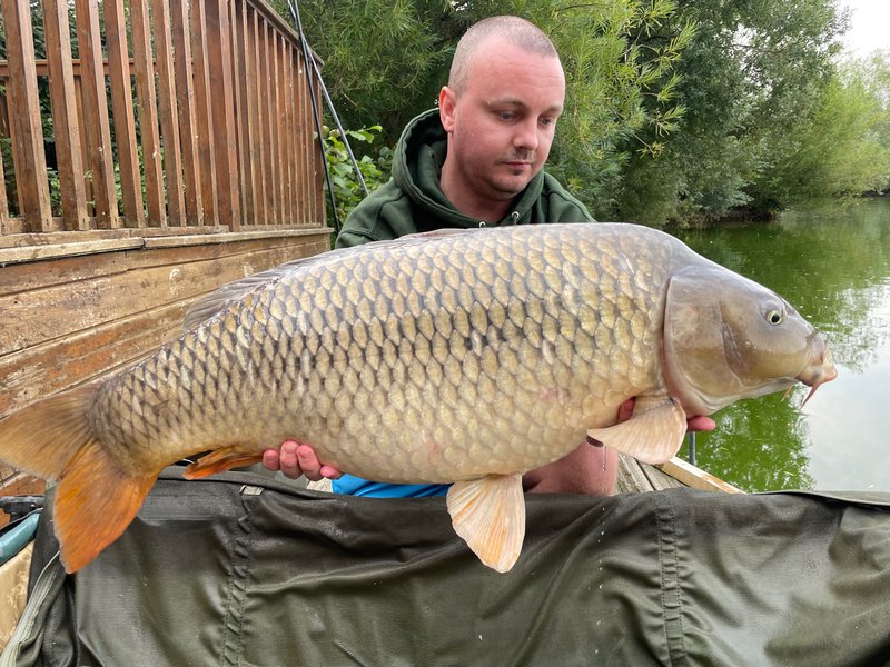Oliver Wells with a 32-08 Common caught from Osprey Lodge