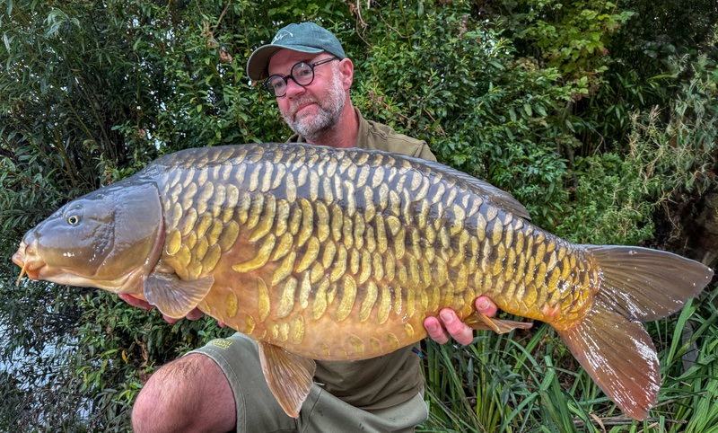 Gary Owen with a stunning Mirror of 36lb+ from Grebe Lodge on Cherry Lake