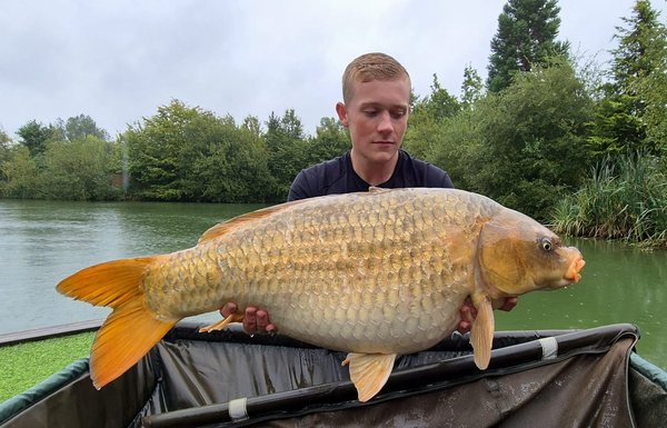 Jack Fenton. 30-04 R