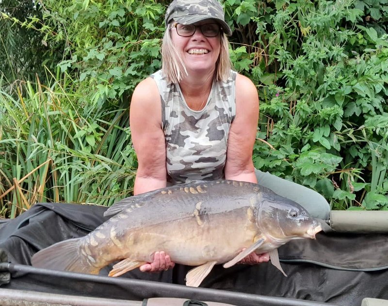 Karen Jenner. 33-02 R