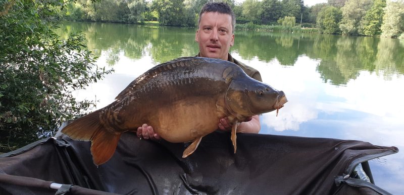 Lee Drakes with his PB, a 26lb Italian looking Mirror caught from Heron Lodge.