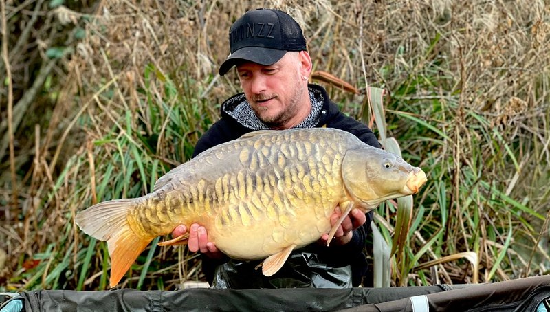 Liam Hunt with a 24b Mirror from Kingfisher Lodge