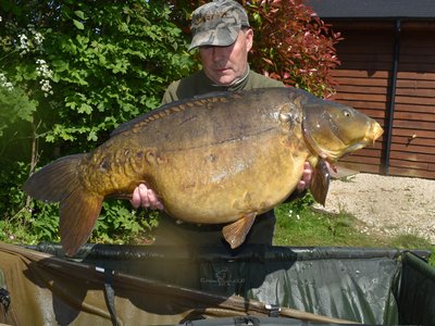 Malcolm Dix with a 39-02 Mirror carp from Grebe Lodge
