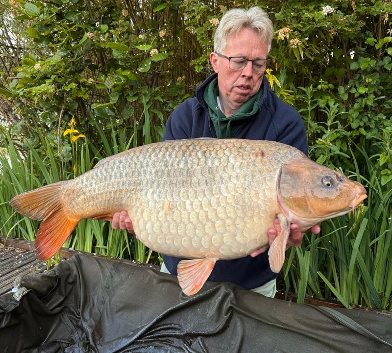 Mike holding John Higgins 40-08 Ghost Common