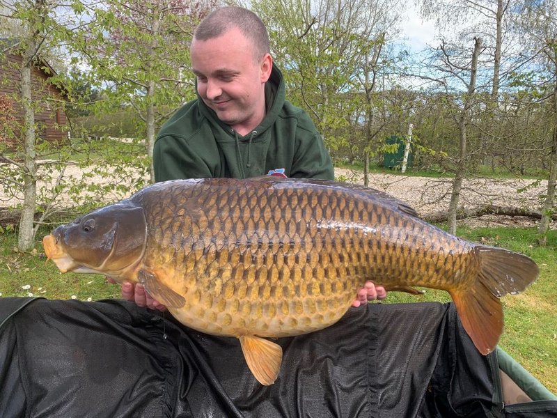 Olivewr Wells with 'The Scuff' at 42-02