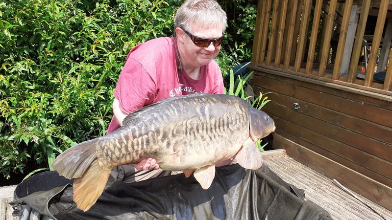 Peter Jones. 43-04 R