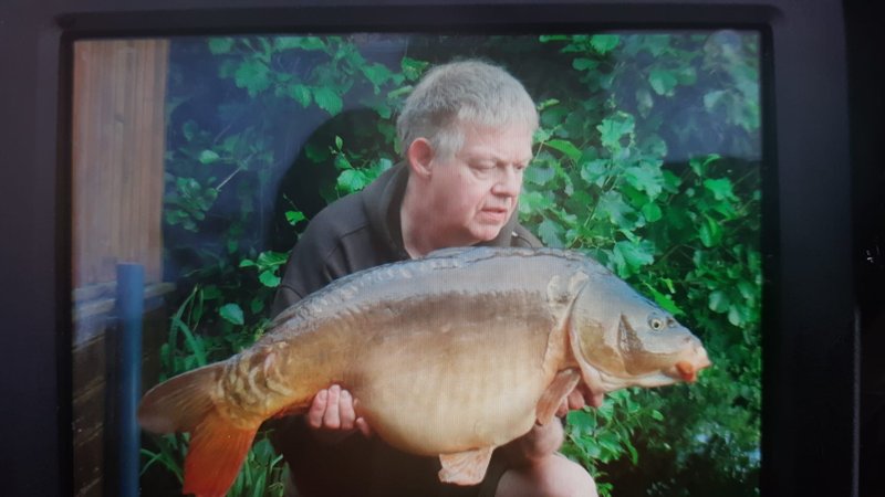 Peter Jones with a 27-10 Mirror from Grebe Lodge